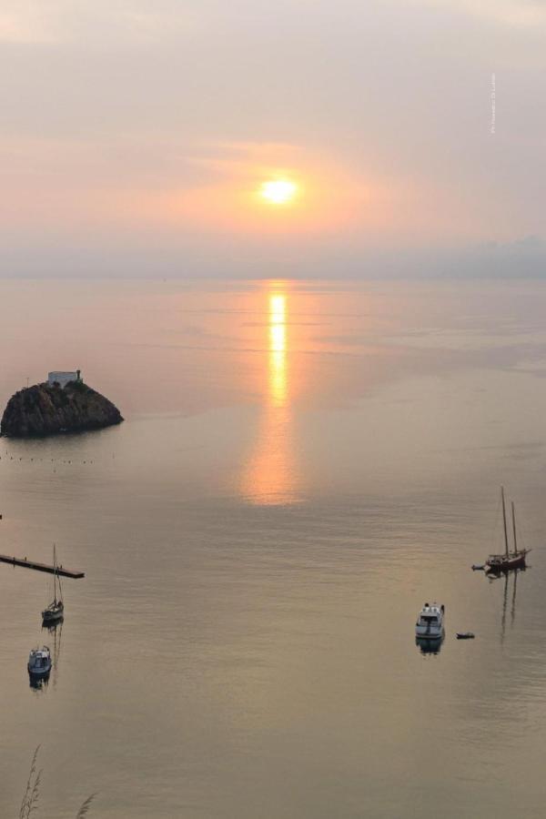 Villa Isabella Ponza Bagian luar foto